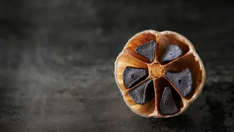 تصویر 1 از سیر سیاه هندی تازه و خوش طعم با خواص درمانی